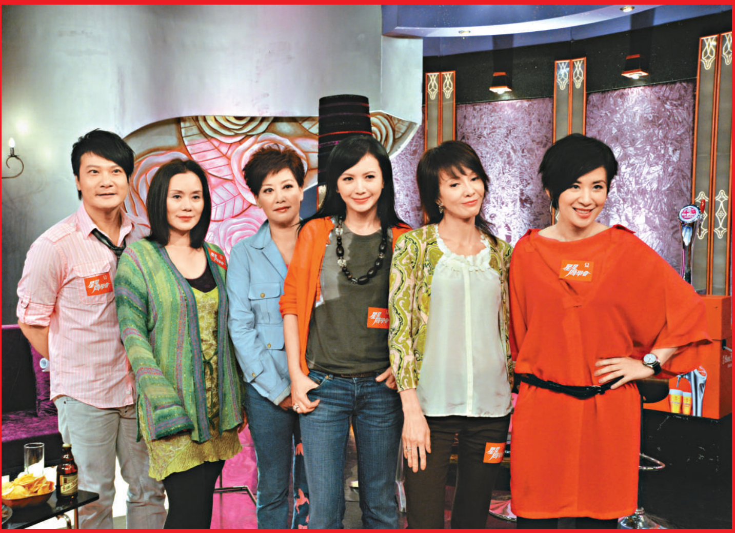 君如（右起）請來至八會成員嘟姐、曾華倩、鍾慧冰和大姐明擔任嘉賓