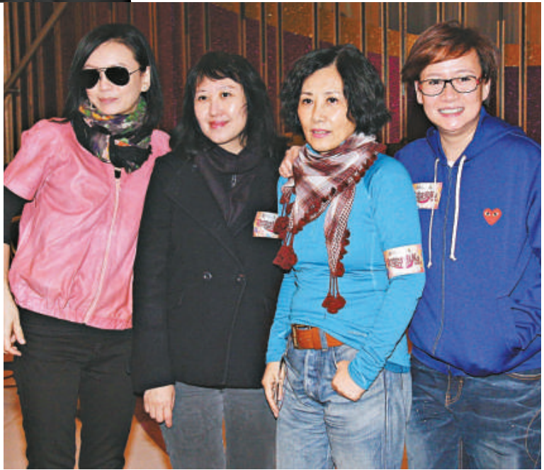 華倩（左起）、何小慧、阿姐及娥姐出席拜神儀式