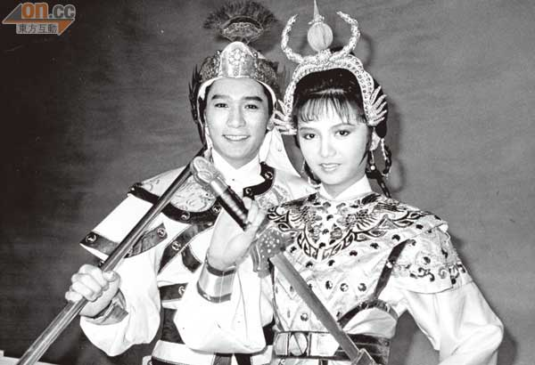 華倩與梁朝偉當年帥哥美女情侶檔拍劇，深入民心