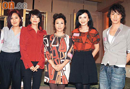 左起：楊千嬅、嘟嘟、阿姐、曾華倩及張繼聰當日亦在場