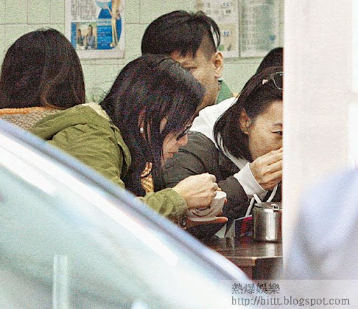 行咗陣街見肚仔餓，曾華倩同朋友去咗就近嗰間公和食碗豆腐花，慳到呢！